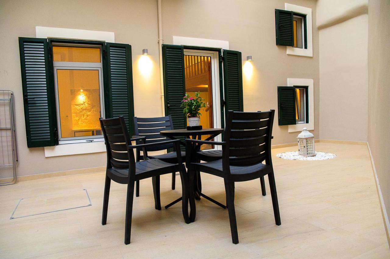 Uni Island - City Center Suites Ираклион Экстерьер фото